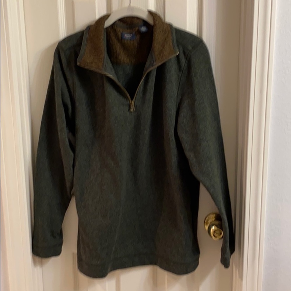 Arrow sweater med green pullover gently worn
